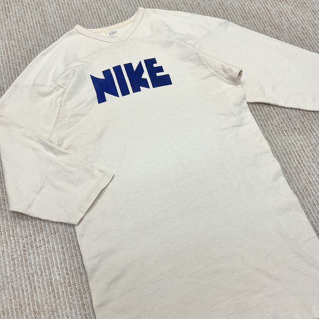 NIKE FOOTBALL TEE 70S 「Vネック、ゴツナイキ、染み込みプリント